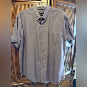 Van Heusen Men's Casual Burgundy Button Down Shirt
Size XL, good condition